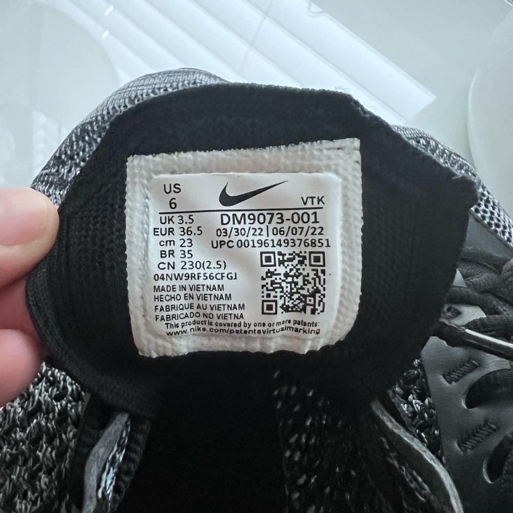Nike Air Max Flyknit Racer - Picture 6 of 7